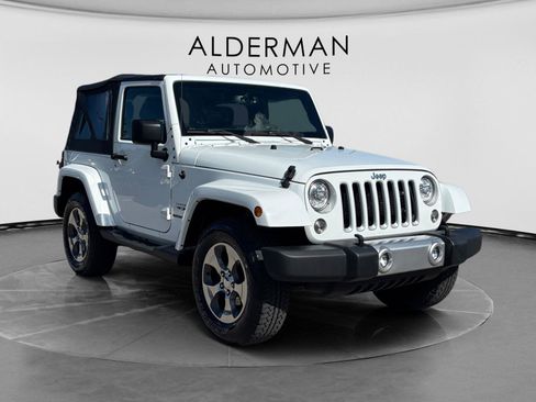 Used 2017 Jeep Wrangler Sahara w/ Connectivity Group AWD/4WD image 7