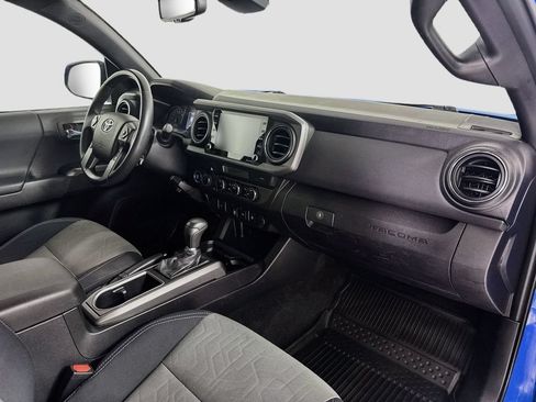 Used 2021 Toyota Tacoma TRD Off-Road AWD/4WD image 29