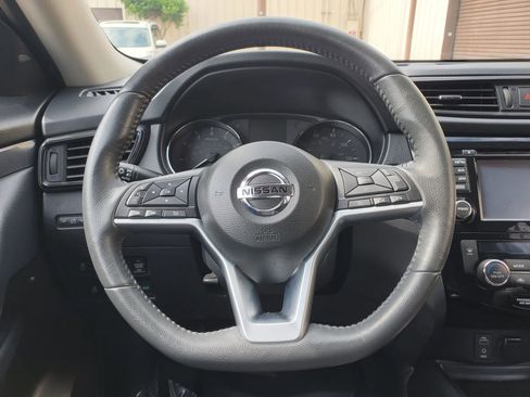 Used 2017 Nissan Rogue SV w/ SV Premium Package AWD/4WD image 44