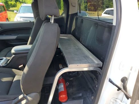 Used 2022 Chevrolet Colorado LT w/ Fleet Safety Package RWD image 26
