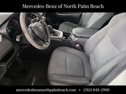 Used 2021 Toyota RAV4 XLE w/ Convenience Package FWD image 9