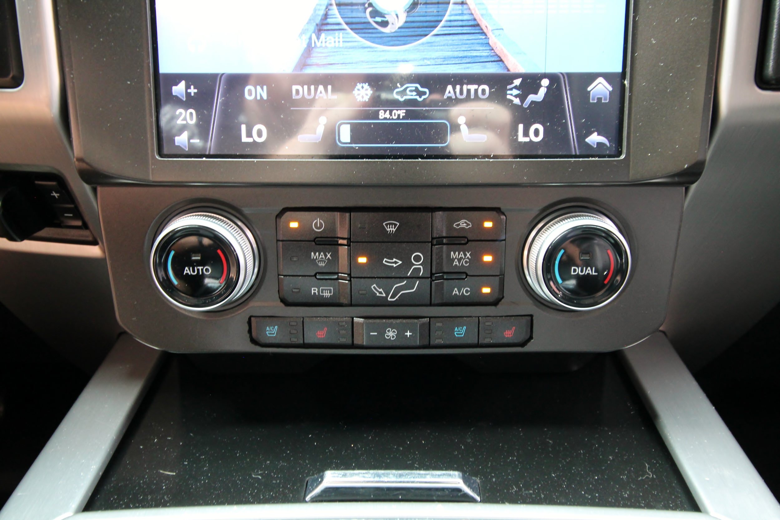 Used 2019 Ford F350 Platinum w/ Platinum Ultimate Package AWD/4WD image 34