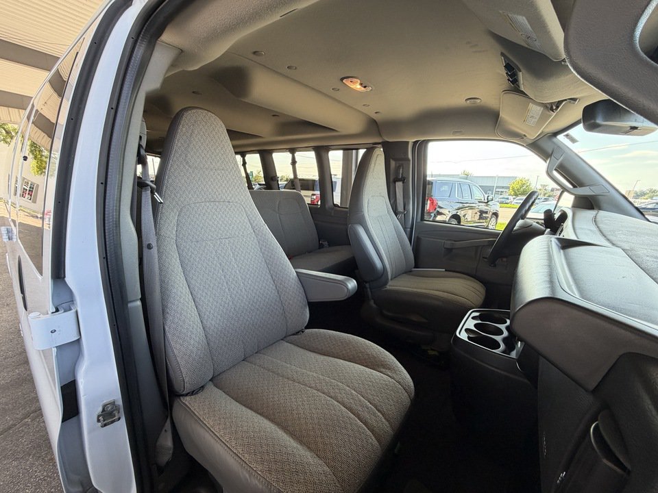 Used 2024 Chevrolet Express 3500 LT w/ LT Preferred Equipment Group RWD image 18