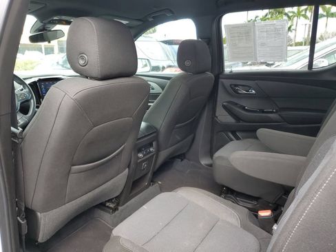 Used 2022 Chevrolet Traverse LT FWD image 12