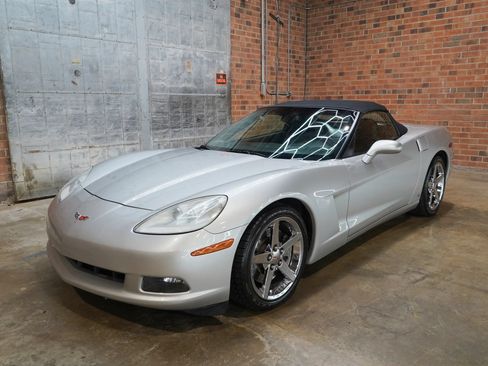Used 2006 Chevrolet Corvette Coupe w/ Preferred Equipment Group RWD image 7