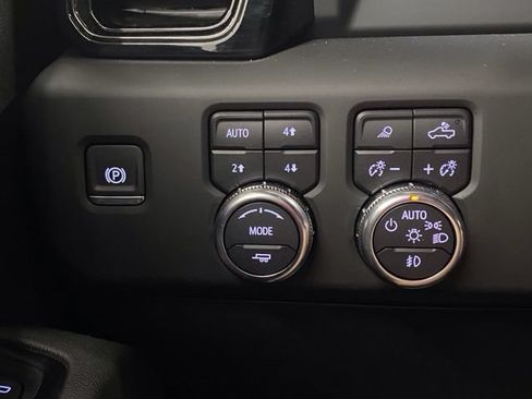 Used 2024 GMC Sierra 2500 AT4 w/ AT4 Preferred Package AWD/4WD image 29
