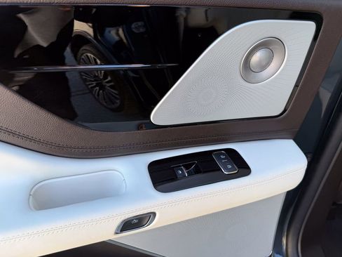 Certified 2023 Lincoln Aviator Black Label image 16