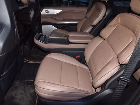 Certified 2025 Lincoln Navigator Black Label image 14