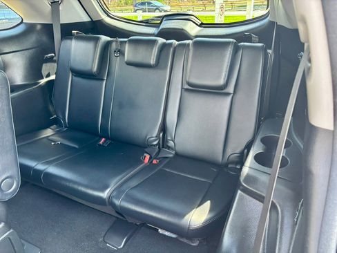 Used 2018 Toyota Highlander XLE image 19