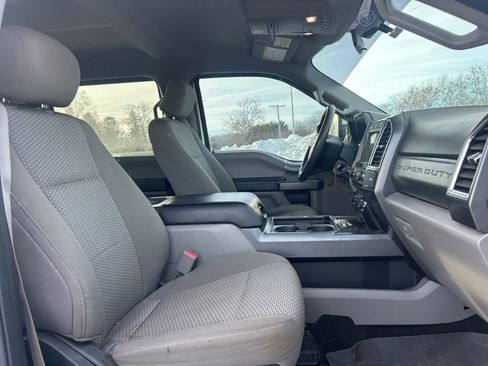 Used 2017 Ford F250 XLT w/ XLT Premium Package image 8