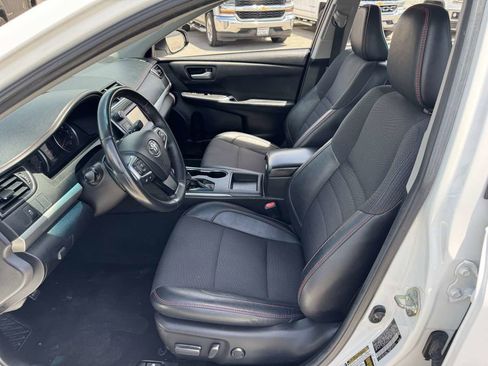 Used 2017 Toyota Camry SE w/ Moonroof Package FWD image 20