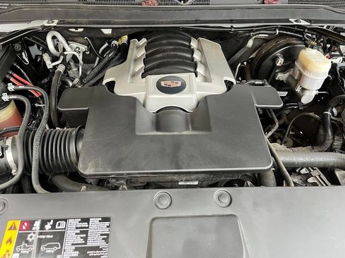 Used 2020 Cadillac Escalade ESV Premium Luxury image 29