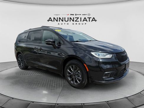 Used 2021 Chrysler Pacifica Touring-L w/ Premium & Safety Sphere Group AWD/4WD image 7