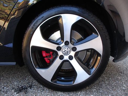 Used 2017 Volkswagen GTI SE FWD image 39