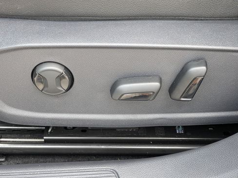 Used 2024 Volkswagen Jetta SE w/ Panoramic Sunroof Package FWD image 19