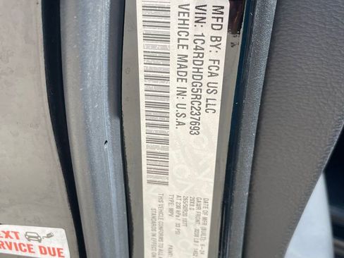 Used 2017 Volvo XC90 T6 Momentum w/ Vision Package image 29