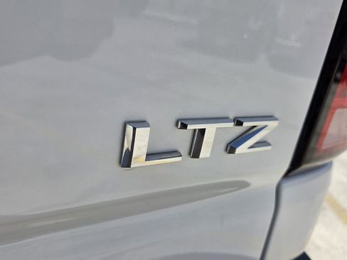 Used 2024 Chevrolet Silverado 2500 LTZ w/ LTZ Convenience Package image 18