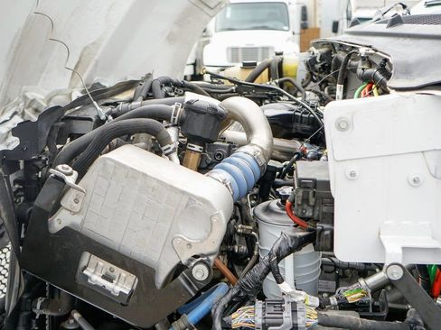 Used 2019 Ford F750 2WD Regular Cab Super Duty image 28