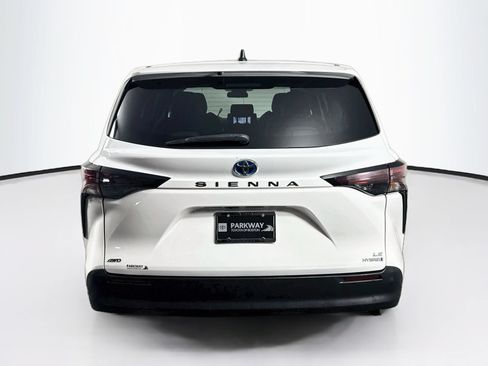 Used 2024 Toyota Sienna LE AWD/4WD image 20