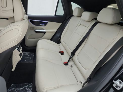 Used 2024 Mercedes-Benz GLC 300 image 13