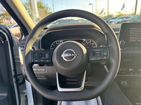 Certified 2022 Nissan Rogue SV image 13