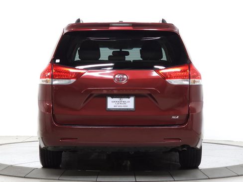 Used 2012 Toyota Sienna XLE FWD image 6