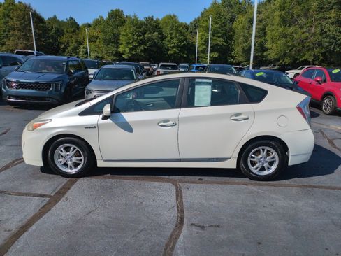 Used 2011 Toyota Prius Three w/ Solar Roof Pkg FWD image 4