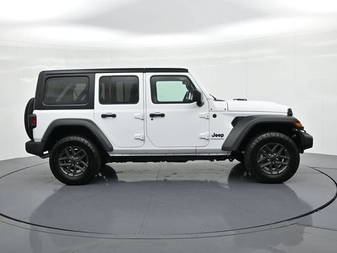 Used 2025 Jeep Wrangler Unlimited Sport AWD/4WD image 4