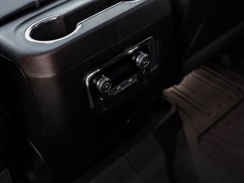 New 2026 GMC Yukon Denali w/ Sun & Power Step Package image 16