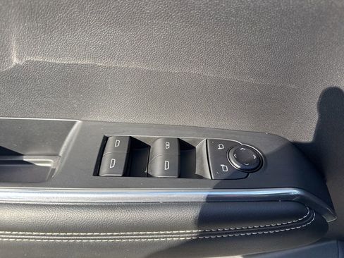 Used 2025 GMC Acadia Elevation image 28