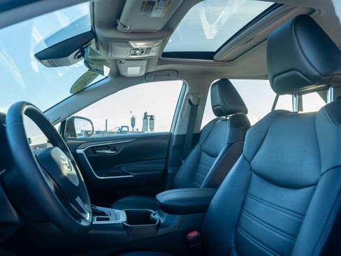 Used 2023 Toyota RAV4 XLE Premium image 16