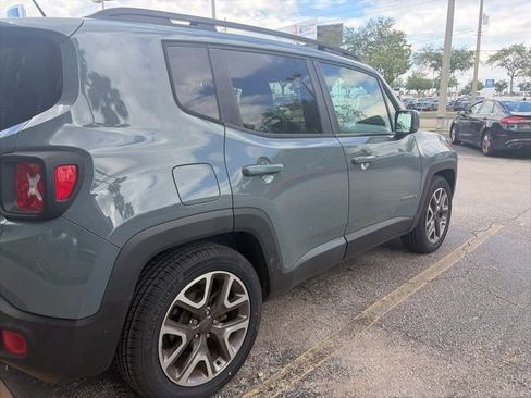Used 2017 Jeep Renegade Latitude FWD image 8