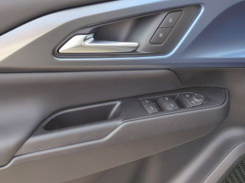 New 2026 Chevrolet Equinox EV LT image 22