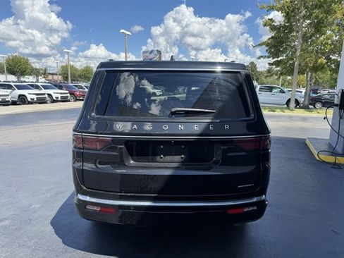 Used 2024 Jeep Wagoneer Series II w/ Flexible Seating Group image 7