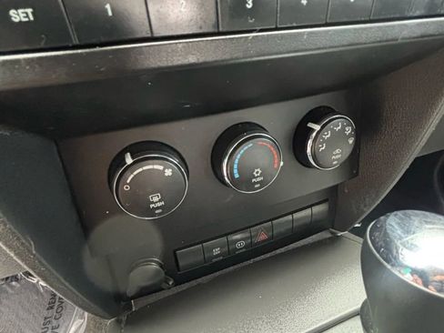 Used 2007 Dodge Nitro SXT image 21