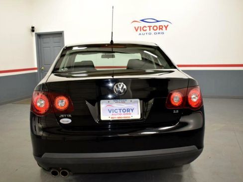 Used 2009 Volkswagen Jetta S image 4