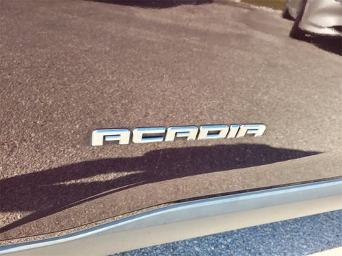 Used 2018 GMC Acadia SLT image 3