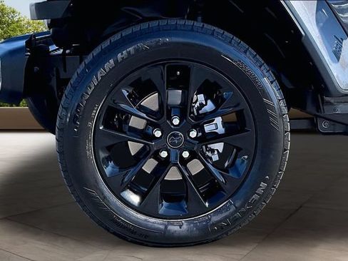 Used 2025 Jeep Wrangler Unlimited Sahara AWD/4WD image 32