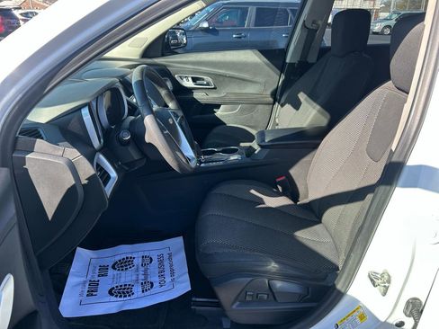 Used 2017 Chevrolet Equinox LT image 10