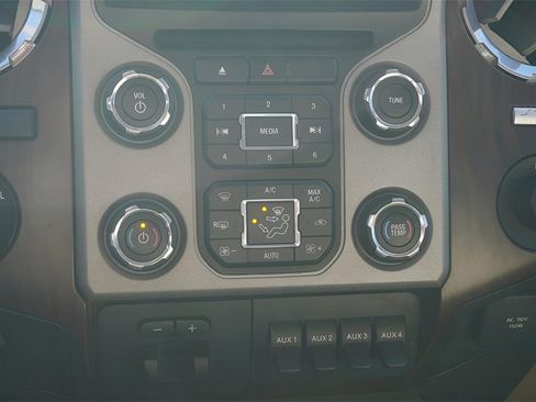 Used 2013 Ford F350 Lariat w/ Chrome Pkg image 28