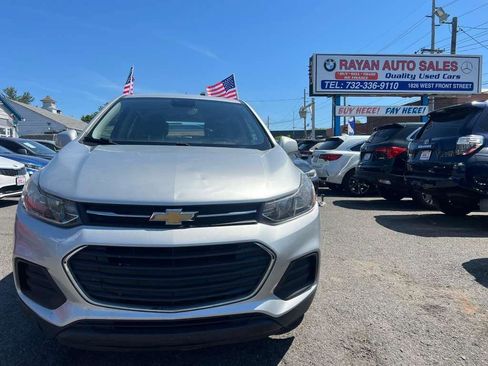 Used 2018 Chevrolet Trax LS FWD image 3