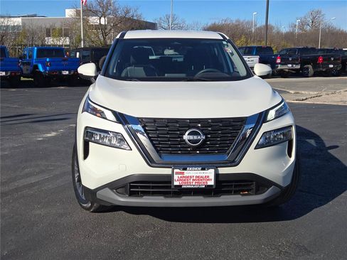 Used 2023 Nissan Rogue SV image 4