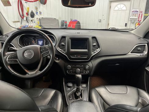 Used 2020 Jeep Cherokee Latitude Plus w/ Cold Weather Group image 16