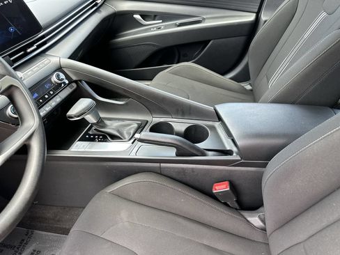 Used 2024 Hyundai Elantra SEL FWD image 23