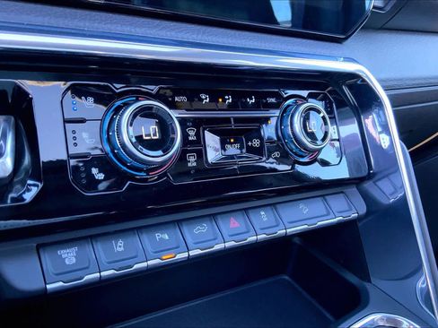 Used 2024 GMC Sierra 2500 Denali w/ Denali Reserve Package image 34