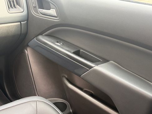 Used 2018 Chevrolet Colorado Z71 AWD/4WD image 16
