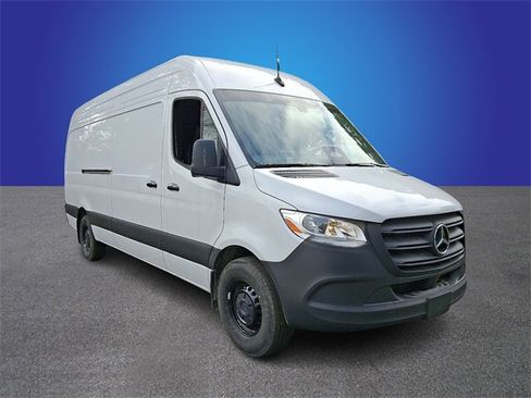 Used 2025 Mercedes-Benz Sprinter 2500 image 3