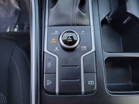 Used 2023 Kia Sorento LX image 14