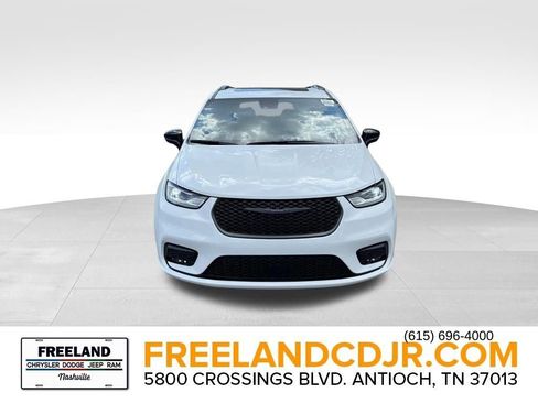 New 2026 Chrysler Pacifica Limited w/ S Appearance Package image 2