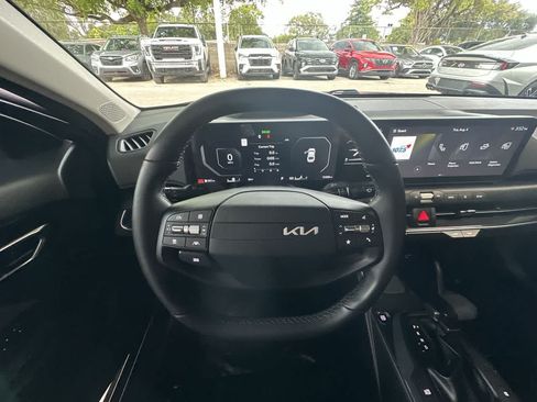 Used 2025 Kia K4 EX FWD image 15